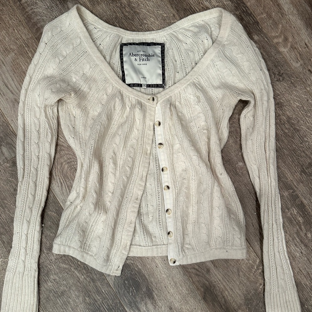 Vintage white Abercrombie & Fitch cardigan sweater🤍